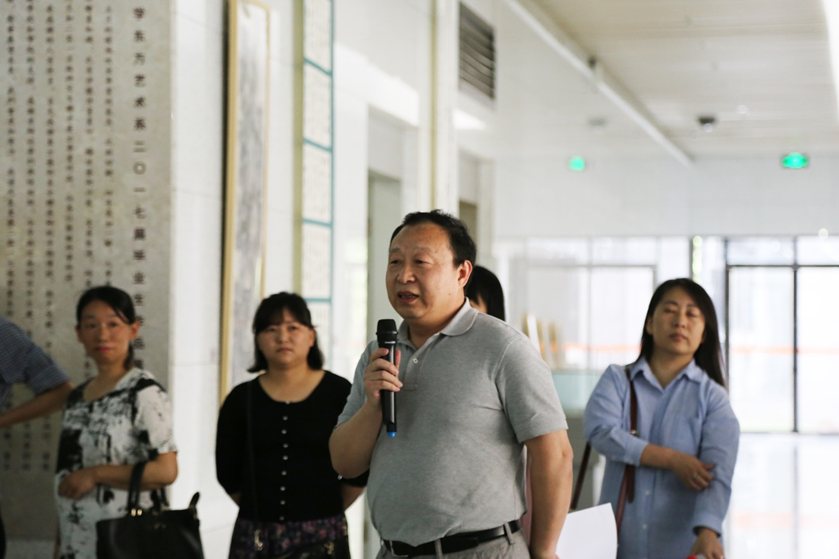陈聿东教授主持开幕式.png 陈聿东教授主持开幕式.png
