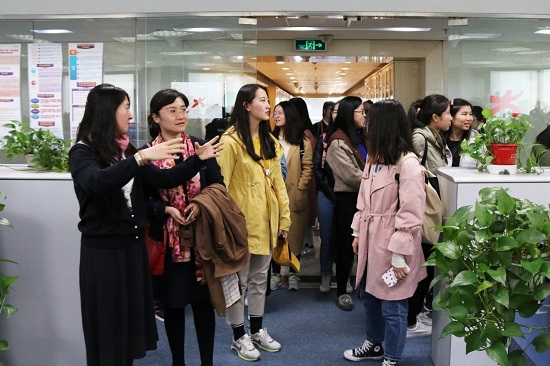 公海555000线路检测中心师生走进高教社照片2.jpg 公海555000线路检测中心师生走进高教社照片2.jpg